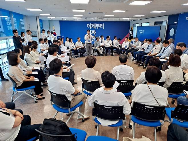 더불어민주당 울산시당선거대책위원회는 8일 울산시당 민주홀에서 울산선대위 출범회의를 열었다. 민주당 울산시당 제공