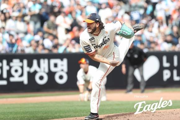 한화 이글스 코디 폰세가 지난달 20일 대전 한화생명볼파크에서 열린 2025 KBO리그 NC 다이노스와의 홈 경기에서 공을 던지고 있다. 한화 이글스 제공