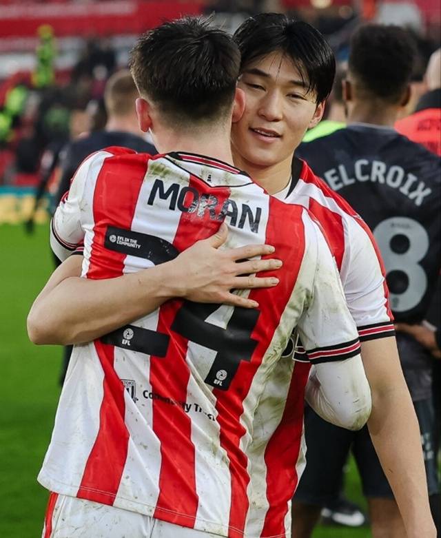 배준호(오른쪽). /사진=스토크시티 SNS