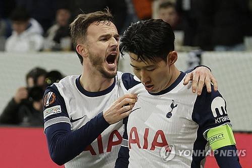 토트넘이 8일(한국시간) 경기가 있는 노르웨이 북쪽에 있는 작은 도시 보되로 이동했다. 이날 토트넘 선수단 대부분의 선수들이 비행기에 몸을 실었지만, 두 명의 주장단인 손흥민, 그리고 제임스 매디슨이 원정에 동행하지 않았다.&nbsp;연합뉴스