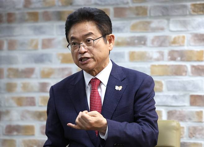 연합뉴스와 인터뷰하는 이철우 경북지사     (서울=연합뉴스) 이지은 기자 = 이철우 경북도지사가 7일 서울 종로구 연합뉴스 사옥에서 2025 아시아태평양경제협력체(APEC) 정상회의와 관련해 연합뉴스와 인터뷰를 하고 있다. 2025.5.8
    jieunlee@yna.co.kr
(끝)