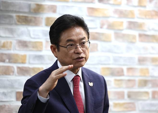 연합뉴스와 인터뷰하는 이철우 경북지사     (서울=연합뉴스) 이지은 기자 = 이철우 경북도지사가 7일 서울 종로구 연합뉴스 사옥에서 2025 아시아태평양경제협력체(APEC) 정상회의와 관련해 연합뉴스와 인터뷰를 하고 있다. 2025.5.8
    jieunlee@yna.co.kr
(끝)