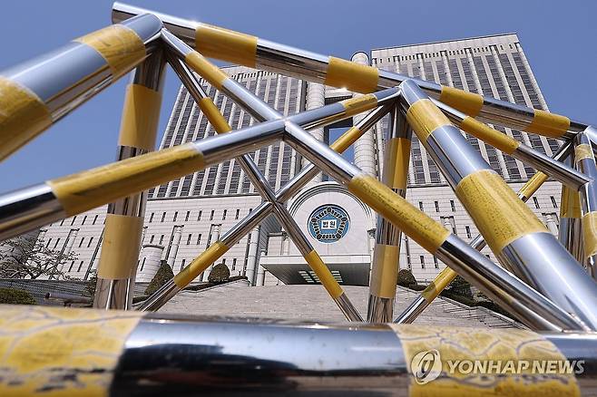 법원, 다음 주 尹 재판 '지상 출입구로 출입' 결정 [연합뉴스 자료사진]
