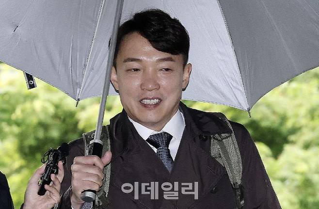 이정섭 대전고검 검사가 9일 서울 서초구 서울중앙지방법원에서 열린 ‘위장전입·청탁금지법 위반’ 1심 1회 공판에 출석하고 있다. (사진=공동취재단)