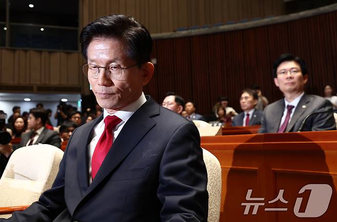 김문수 국민의힘 대통령 후보가 9일 오전 서울 여의도 국회에서 열린 의원총회에 참석해 자리하고 있다. 2025.5.9/뉴스1 ⓒ News1 김민지 기자