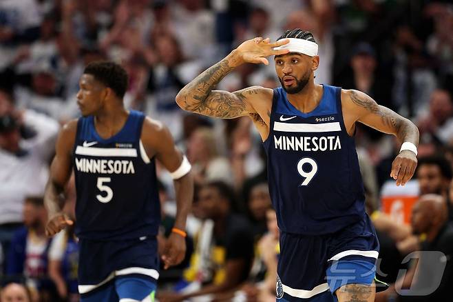 NBA 미네소타가 골든스테이트를 꺾고 PO 2라운드 1승1패를 기록했다. ⓒ AFP=뉴스1