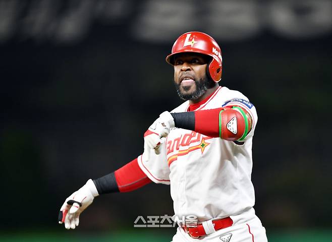 SSG 에레디아가 오는 6월3일 삼성전에서 1군 복귀할 예정이다. 사진 | 스포츠서울 DB