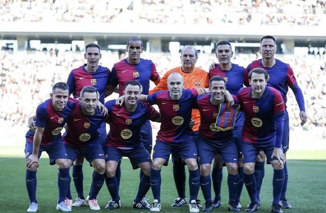 2024년 12월 일본 도쿄에서 열린 '엘 클라시코 in 도쿄' 행사에서 레전드들과 함께 출전한 이니에스타. 사진출처=이니에스타 인스타그램