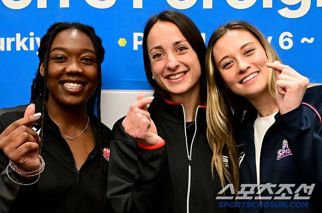페퍼저축은행 조 웨더링튼, 정관장 엘리사 자네트, 흥국생명 레베카 라셈(왼쪽부터). 사진제공=KOVO