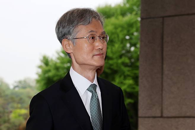 조희대 대법원장이 9일 오전 서울 서초구 대법원으로 출근을 하고 있다. / 뉴스1