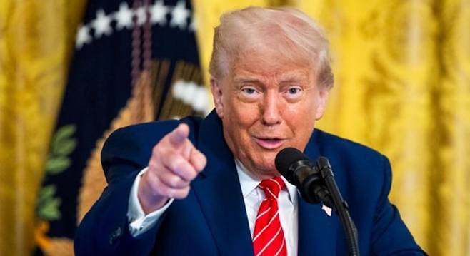 도널드 트럼프 미국 대통령이 8일(현지시간) 미 워싱턴 DC 백악관에서 열린 ‘군인 어머니 축하 행사’에서 연설하고 있다. ⓒ EPA/연합뉴스