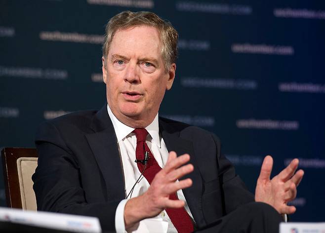 2018년 5월 1일(현지 시간) 로버트 라이트하이저 당시 미국 무역대표부(USTR) 대표가 워싱턴 미상공회의소에서 열린 중국 비즈니스 콘퍼런스에서 연설을 하고 있다. 워싱턴=AP뉴시스