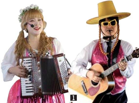 아코디언 연주와 통기타 공연. 충남문화관광재단 제공