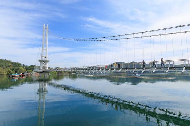 예당호 출렁다리. 충남문화관광재단 제공