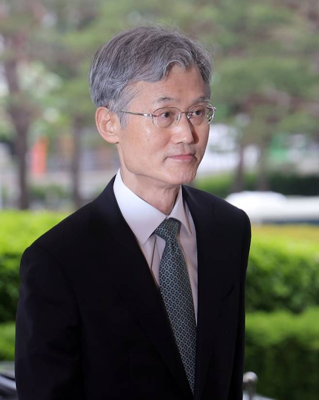 조희대 대법원장이 9일 오전 서울 서초구 대법원으로 출근하고 있다. /사진=뉴시스