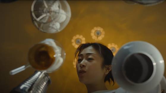 우타다 히카루의 신곡 ‘Mine or Yours’ 뮤직 비디오의 한 장면. [사진 유튜브 캡처]