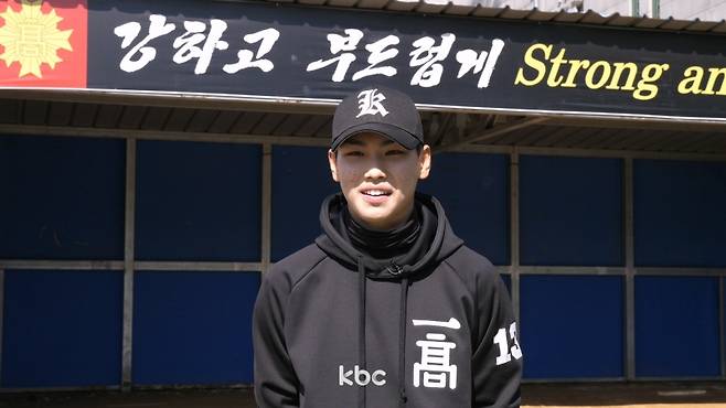 ▲ 지난달 KBC 취재진과 만나 인터뷰하는 광주일고 3학년 김성준&nbsp;