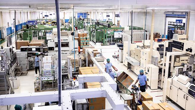 Inside KT&G's Indonesian factory (KT&G)