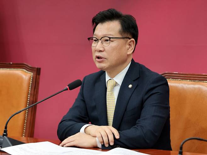 이양수 국민의힘 사무총장이 9일 서울 여의도 국회에서 열린 긴급 기자간담회에서 국민의힘 김문수 대선 후보와 무소속 한덕수 대선 예비후보의 단일화 등 현안에 대해 발언하고 있다. 연합뉴스