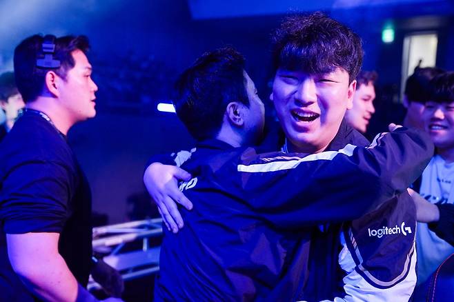 강근철 감독과 ‘텍스처’ 김나라. 라이엇 게임즈 제공