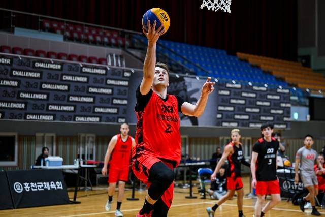 포데브라디는 서울 코스모와 이케부쿠로를 꺾고 메인 드로우에 진출했다. 사진=KXO 제공