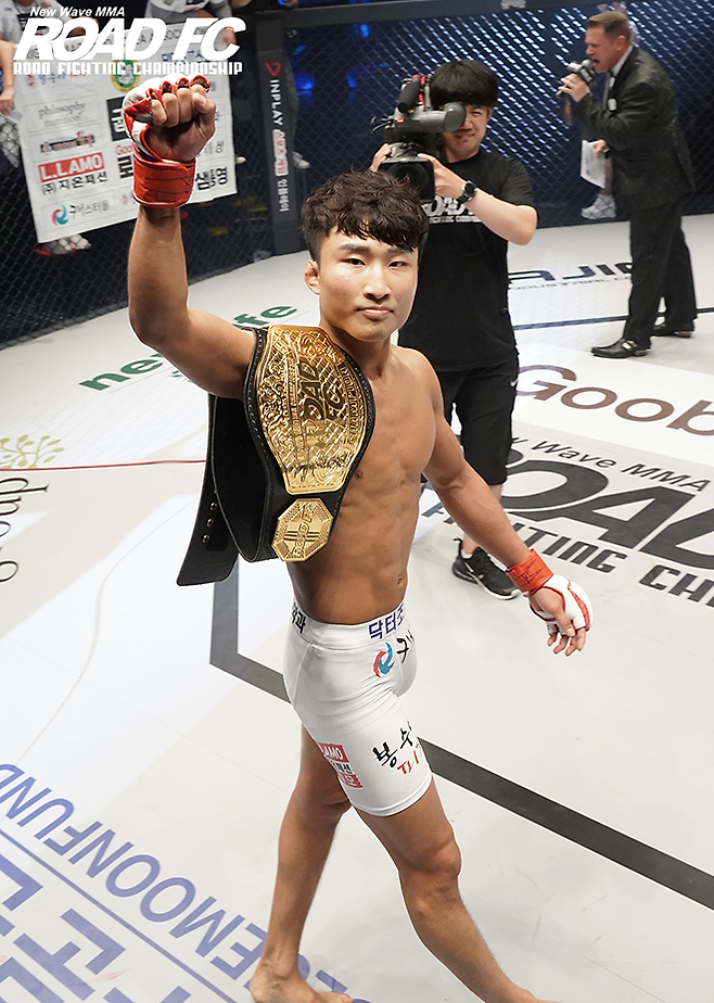 이정영은 제2대 로드FC 페더급 챔피언이다. 사진=세계격투스포츠협회