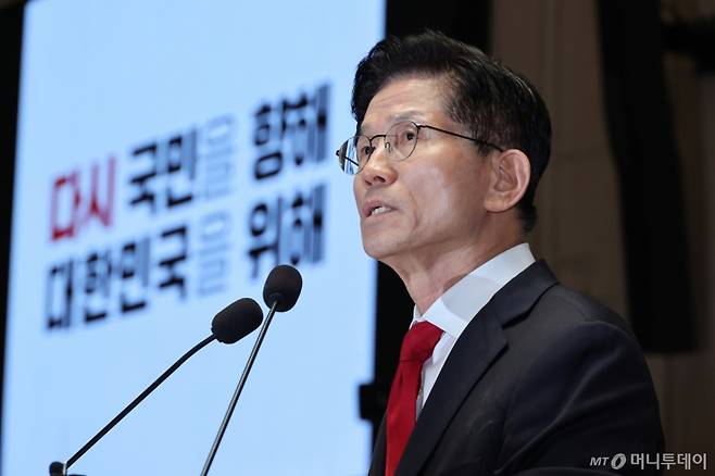 (서울=뉴스1) 안은나 기자 = 김문수 국민의힘 대통령 후보가 9일 서울 여의도 국회에서 열린 의원총회에서 "무소속을 당 후보 만들려 불법부당 수단 동원, 중단하라"며 입장을 밝히고 있다. 2025.5.9/뉴스1  Copyright (C) 뉴스1. All rights reserved. 무단 전재 및 재배포,  AI학습 이용 금지. /사진=(서울=뉴스1) 안은나 기자