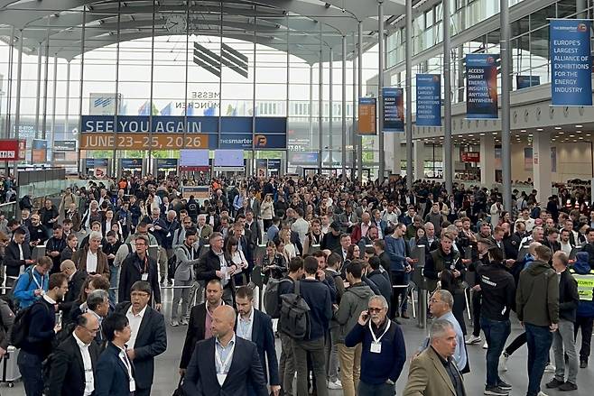 ‘인터배터리 유럽 2025’가 개최되고 있는 독일 뮌헨 전시컨벤션센터 로비 전경 [코엑스 제공]