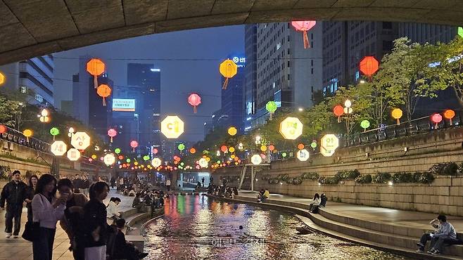 서울 청계천의 연등