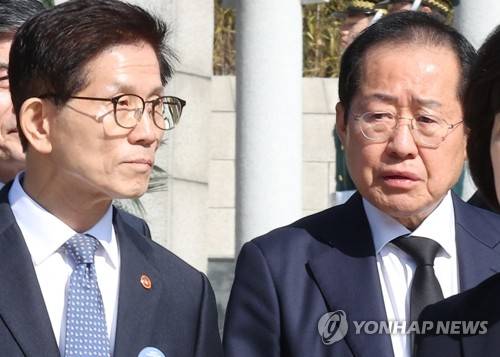 김문수, 홍준표 [연합뉴스 자료사진]