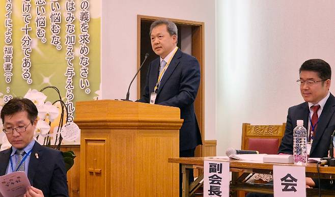 예장통합 부산동노회 노회장 신관우 장로가 축사를 하고 있다. 부산동노회 제공