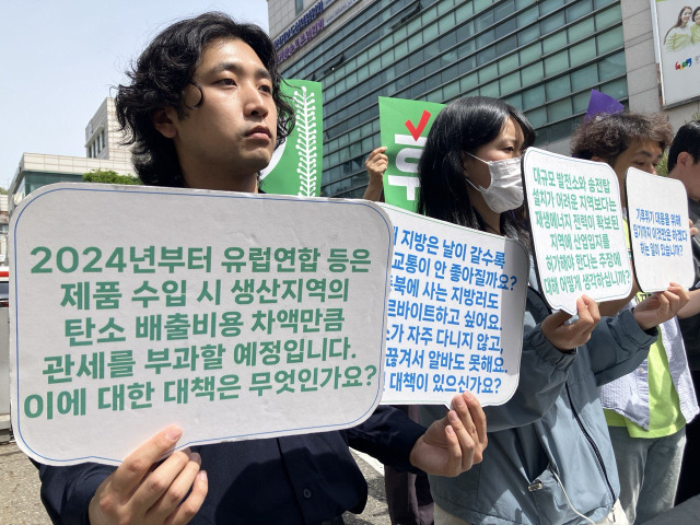▲기후위기비상행동, 기후정치바람, 문화연대, 대학생기후행동 등은 5월 8일 오후 2시 서울 관악구 중앙선거관리위원회 관악청사 앞에서 기자회견을 열고 기후위기 단일 의제 TV 토론회 개최를 요구했다. ⓒ프레시안(손가영)
