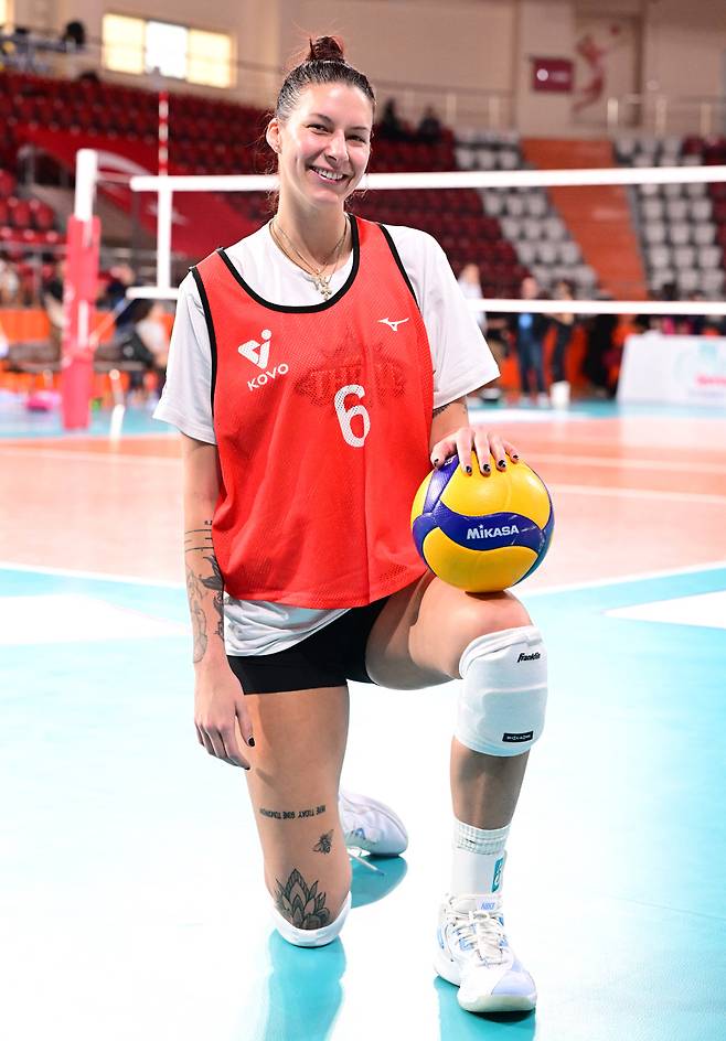 윌로우 존슨이 7일(현지시간) 튀르키예 이스탄불에서 열린 2025 KOVO 외국인 선수 트라이아웃 연습경기를 마친 뒤 포즈를 취하고 있다. KOVO 제공