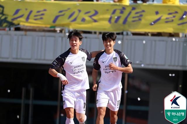 전남 드래곤즈 선수단. /사진=한국프로축구연맹 제공