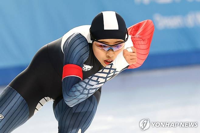 하얼빈 AG, 빙속 이나현 질주 (하얼빈=연합뉴스) 서대연 기자 = 이나현이 11일 중국 하얼빈 헤이룽장 빙상훈련센터 스피드스케이팅 오벌에서 열린 하얼빈 동계아시안게임(AG) 스피드스케이팅 여자 1000m에서 질주하고 있다. 이나현은 이날 경기에서 1분 16초 39를 기록했다. 2025.2.11 dwise@yna.co.kr