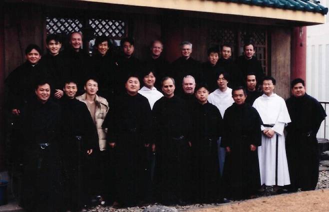 2002년에 한국 방문한 레오 14세 [성 아우구스티노회 수도회의 한국지부 '성 아우구스띠노 수도회' 제공. 재판매 및 DB 금지]