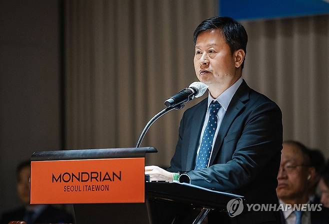 주총에서 발언하는 박기덕 고려아연 사장 (서울=연합뉴스) 박기덕 고려아연 사장이 28일 서울 용산구 몬드리안 호텔에서 열린 정기 주주총회에서 발언하고 있다. 2025.3.28
[고려아연 제공. 재판매 및 DB 금지] photo@yna.co.kr