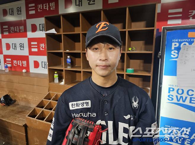 경기 후 취재진과 인터뷰하는 이상혁. 고척=이종서 기자