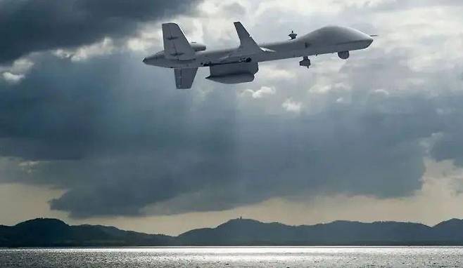 인도는 지난해 미 국무부와 31대의 무장 MQ-9B 스카이가디언 및 씨가디언 고고도장기체공(HALE) 드론을 구매하는 계약을 체결했다