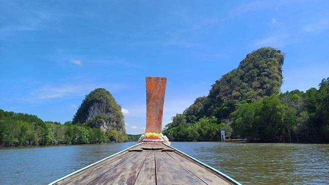 끄라비 랜드마크 중 하나인 석회암 지대 '카납 남'.
