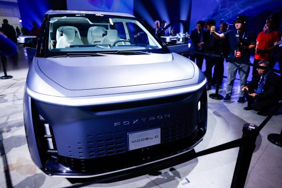 폭스콘이 개발한 전기차가 지난해 대만에서 열린 폭스콘의 연례 기술 전시회 테크 데이에 전시된 모습. 로이터=연합뉴스
