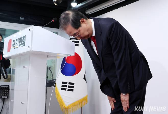 한덕수 전 대통령 권한대행이 10일 서울 여의도 국민의힘 중앙당사에서 기자회견을 하고 있다. 곽경근 대기자
