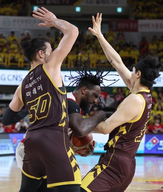 "자밀 워니를 막아라". 사진[연합뉴스]