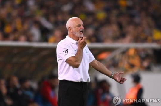 이라크 축구대표팀 지휘봉을 잡은 그레이엄 아널드 감독. 사진[EPA=연합뉴스]