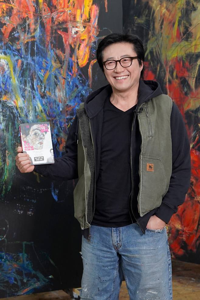 여행플러스와 인터뷰 하고 있는 박신양 / 사진=조형주 여행+ PD