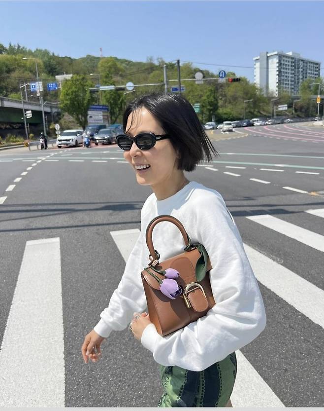 김나영의 스타일링은 늘 그렇듯 작은 디테일에서 확실한 개성을 드러냈다.사진=김나영 SNS