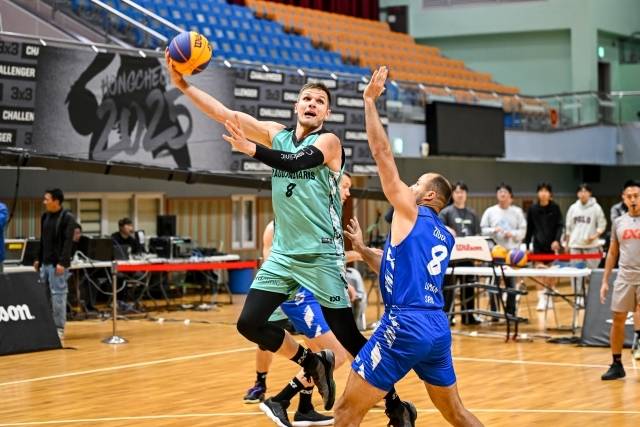 ‘1번 시드’ 라우돈바리스가 우승 후보들의 매치에서 ‘3번 시드’ 리만을 잡았다. 사진=KXO 제공