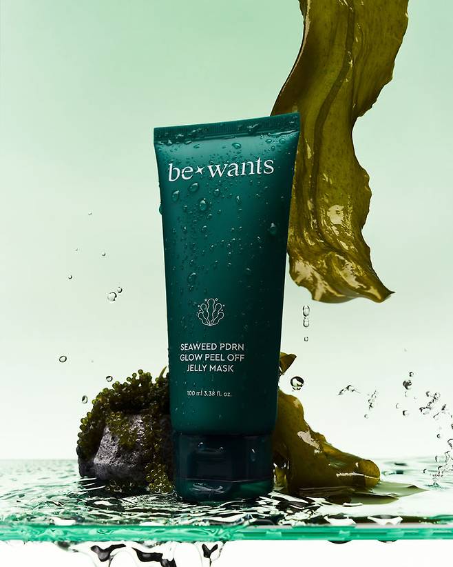 [서울=뉴시스] HK이노엔 '비원츠 씨위드 피디알엔 글로우 필 오프 젤리 마스크팩' (사진=HK이노엔 제공) 2025.05.09. photo@newsis.com *재판매 및 DB 금지