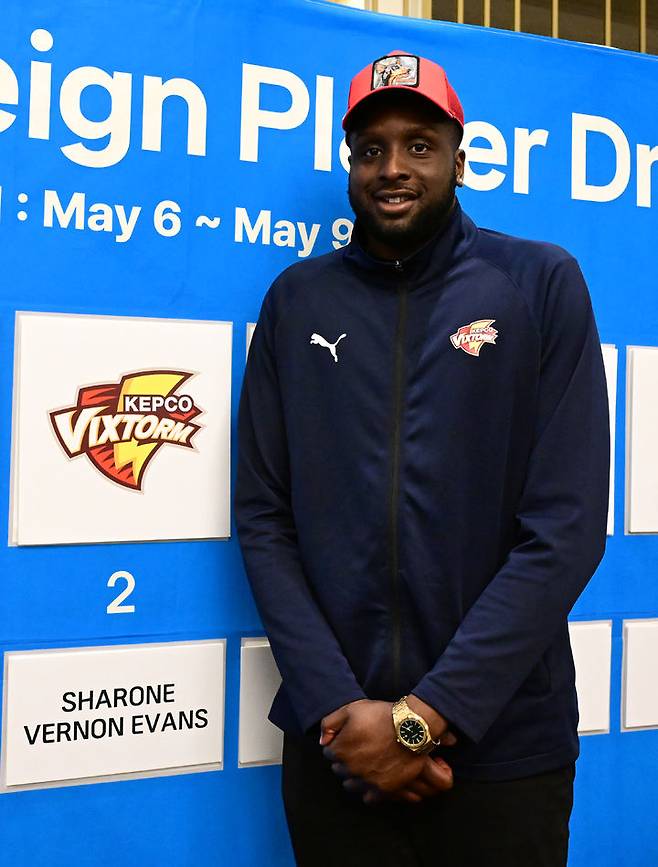 남자배구 한국전력은 9일(한국 시간) 튀르키예 이스탄불에서 열린 2025 KOVO 남자부 외국인 선수 드래프트에서 전체 2순위로 아포짓 스파이커 쉐론 베논 에반스를 지명했다. 2025.05.09. (사진=KOVO 제공) *재판매 및 DB 금지