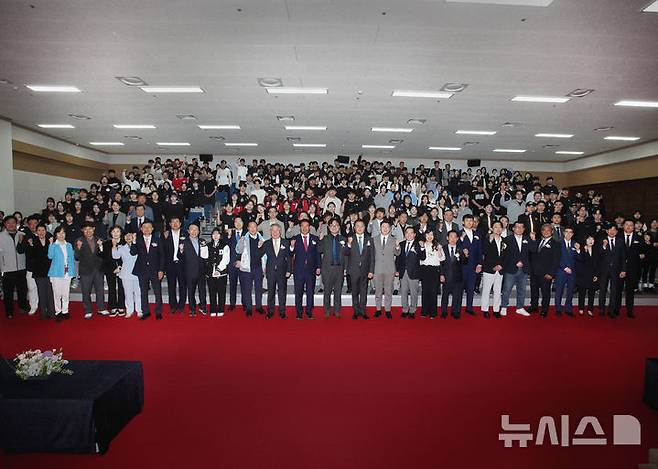 [서울=뉴시스]대구국제사격장에서 열린 대회 개회식. (사진=대한사격연맹 제공)